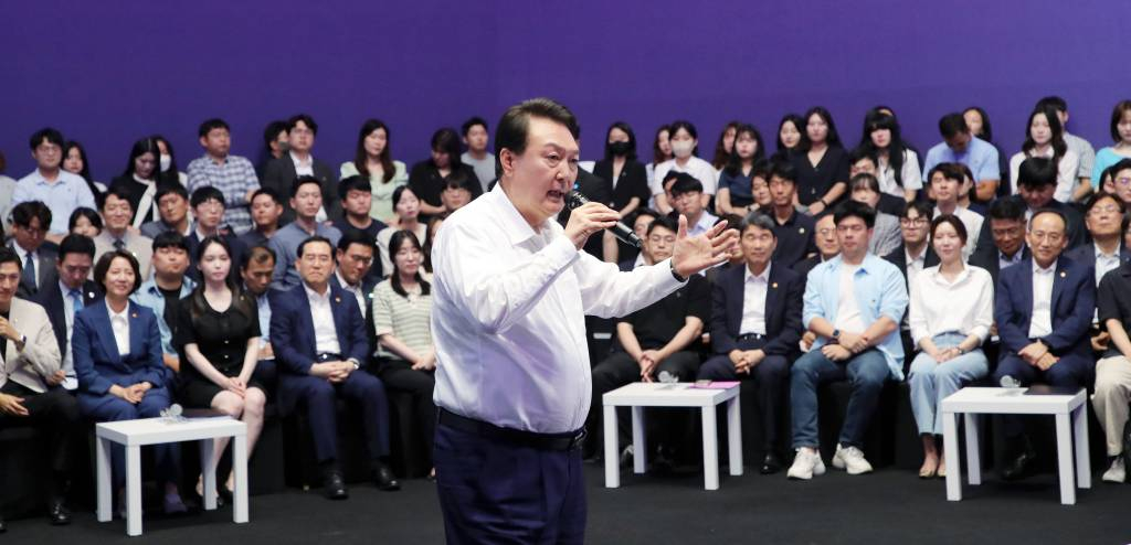 윤석열 대통령이 6일 오후 서울 서초구 세빛섬 플로팅아일랜드에서 열린 청년정책 점검회의에서 발언하고 있다. /사진=뉴시스