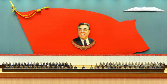 (서울=뉴스1) 이종덕 기자= 2014년 북한은 김일성 사망 20주기를 맞아 김정은 국방위원회 제1위원장이 참석한 가운데 8일 평양체육관에서 중앙추모대회를 열었다. (노동신문)2014.7.9/뉴스1 