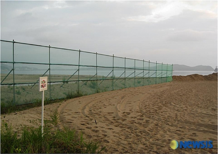 피격현장 통제 펜스 사진. /사진=현대아산