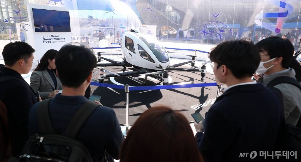 '2019 서울 스마트 모빌리티엑스포'에 전시된 이항의 드론 /사진=김휘선 기자 hwijpg@