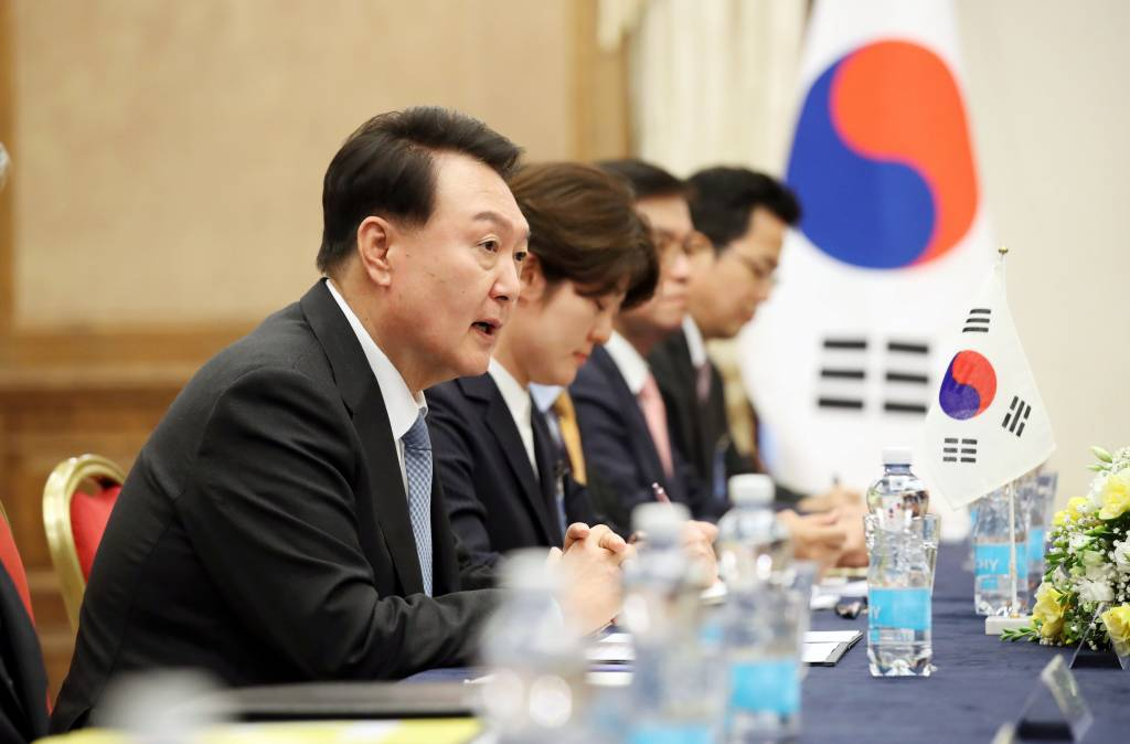 [빌뉴스(리투아니아)=뉴시스] 전신 기자 = 윤석열 대통령이 12일(현지시간) 리투아니아 빌뉴스 한 호텔에서 열린 한일 정상회담에서 발언하고 있다. 2023.07.12.