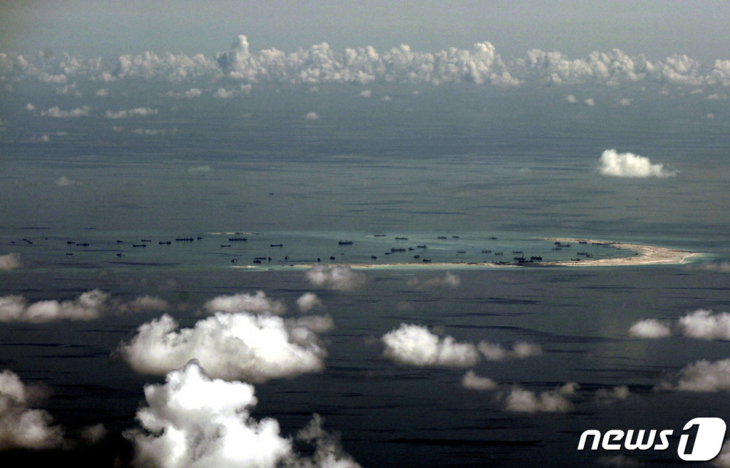 (로이터=뉴스1) 정윤영 기자 = 중국이 영유권 분쟁을 벌이고 있는 스프래틀리 제도. 2015.05.11.  ⓒ 로이터=뉴스1  Copyright ? 뉴스1. All rights reserved. 무단 전재 및 재배포 금지.