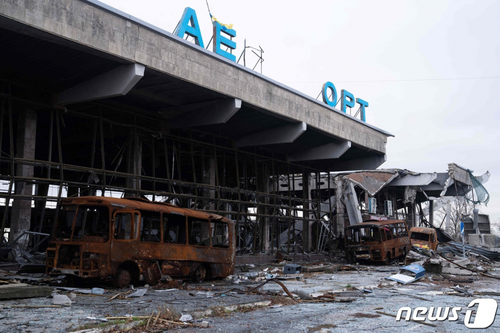 (초르노바이우카 AFP=뉴스1) 우동명 기자 =  전쟁 피해로 파괴된 우크라이나 초르노바이우카의 공항.  ⓒ AFP=뉴스1  Copyright ? 뉴스1. All rights reserved. 무단 전재 및 재배포 금지.