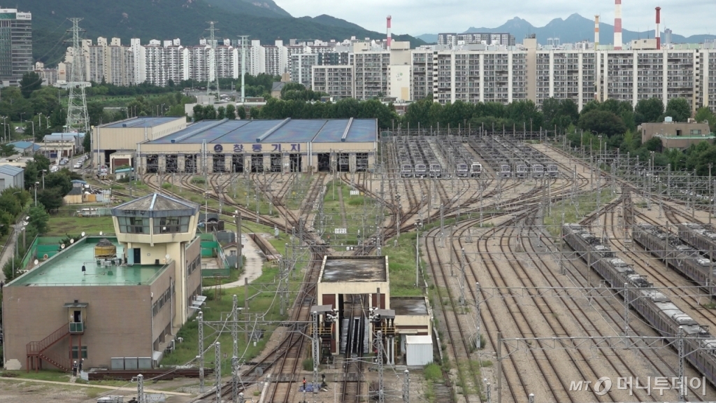 지난 18일 서울 노원구청 옥상에서 바라본 창동차량기지 전경/사진=공하은 PD