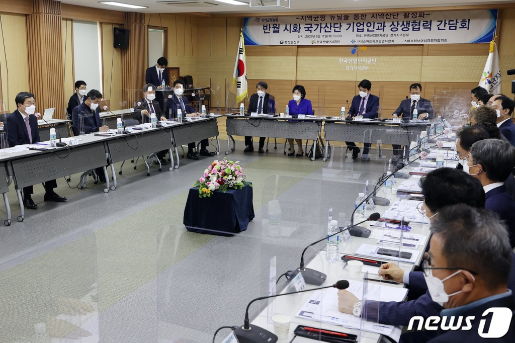 (서울=뉴스1) = 전해철 전 행정안전부 장관이 지난 2021년 경기도 안산시 한국산업단지공단에서 열린 지역균형 뉴딜을 통한 지역산단 활성화를 위한 반월시화 국가산단 기업인과 상생협력 간담회에서 인사말을 하고 있는 모습.(행정안전부 제공) 2021.5.11/뉴스1