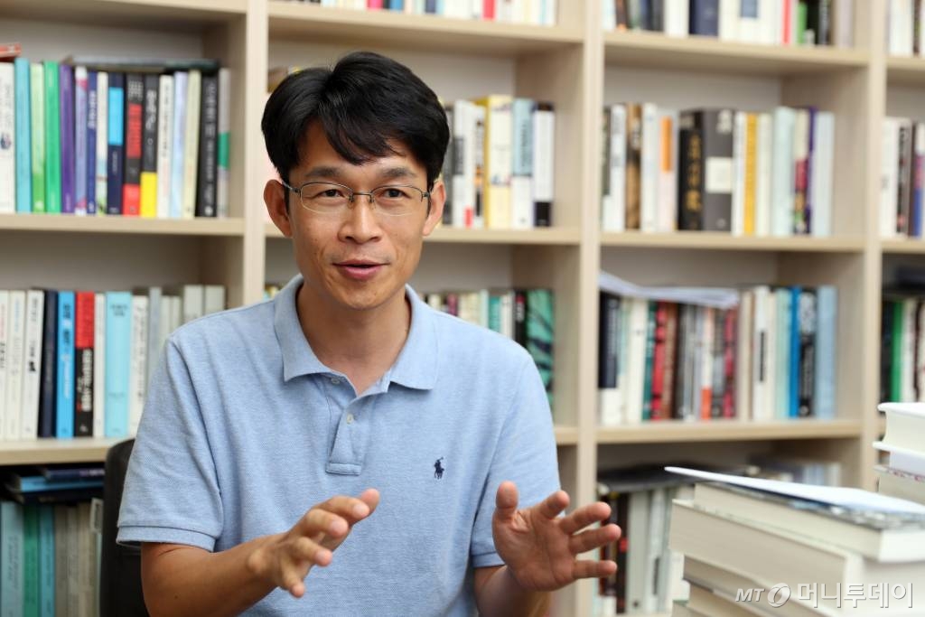 천현득 서울대 AI연구원 ELSI센터장은 "AI의 비윤리적 사용을 방지할 국제적 거버넌스를 만든다면 살상무기 등의 활용을 원천적으로 막지는 못하더라도 어느 정도의 억제와 함께 사후 처벌 효과를 통해 상당한 정책 목표를 달성할 수 있다"고 말했다. /사진=이기범 기자 leekb@