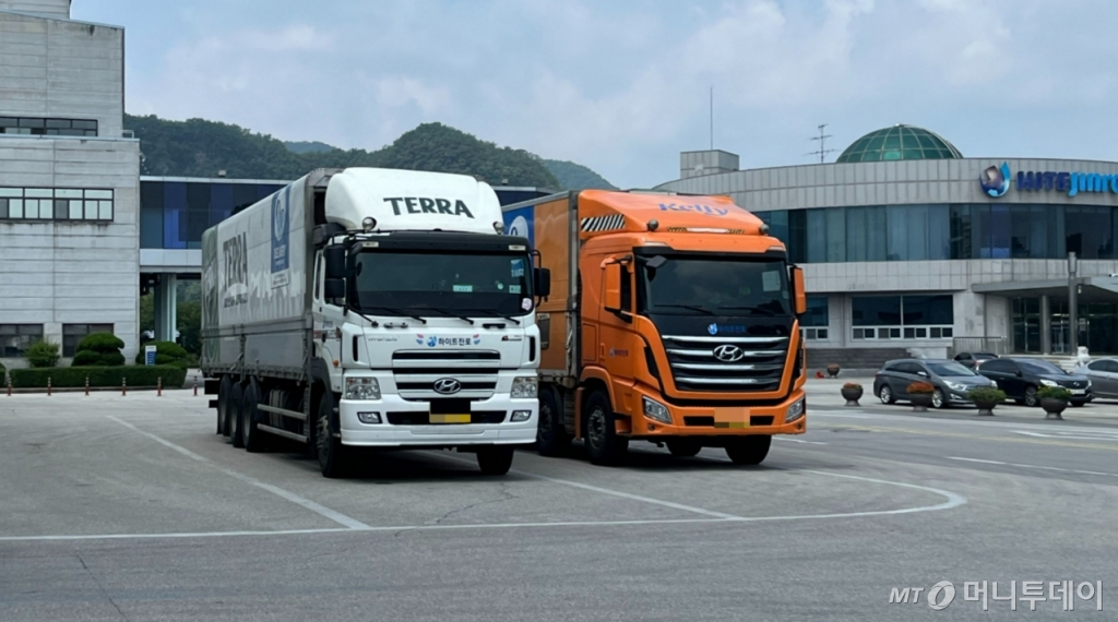 20일 하이트진로 강원 홍천 맥주 공장. 맥주 출고를 위해 공장 앞에서 대기하고 있는 트럭들./사진=유예림 기자