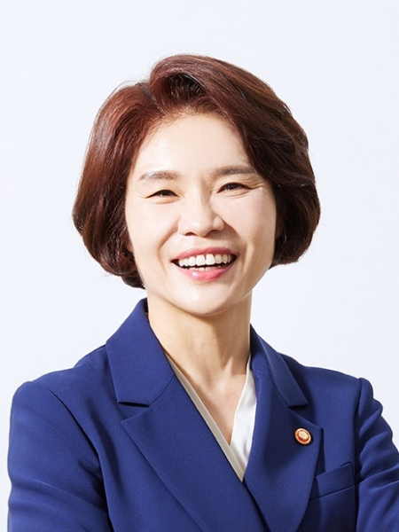 동물권을 위한 법안도 많이 발의하는 한정애 더불어민주당 의원./사진=한정애 의원