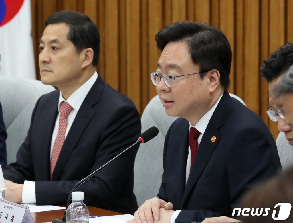 (서울=뉴스1) 송원영 기자 = 조규홍 보건복지부 장관이 31일 오후 서울 여의도 국회에서 열린 응급의료 긴급대책 당·정 협의에서 발언을 하고 있다. 2023.5.31/뉴스1 Copyright ? 뉴스1. All rights reserved. 무단 전재 및 재배포 금지.