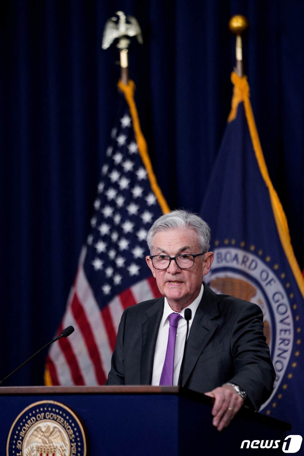 (워싱턴 로이터=뉴스1) 우동명 기자 = 제롬 파월 연방준비제도(Fed) 의장이 26일(현지시간) 워싱턴에서 기준 금리를 0.25%포인트 인상한  FOMC 정례회의를 마친 뒤 기자회견을 갖고 “더이상은 경기침체를 예상하지 않는다”고 밝히고 있다. 2023.7.27  ⓒ 로이터=뉴스1  Copyright ? 뉴스1. All rights reserved. 무단 전재 및 재배포 금지.