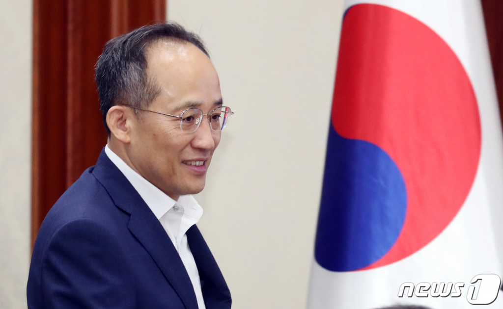 (서울=뉴스1) 김명섭 기자 = 추경호 경제부총리 겸 기획재정부 장관이 9일 오전 서울 종로구 세종대로 정부서울청사에서 열린 비상경제장관회의 겸 수출투자대책회의에 참석하고 있다. 2023.8.9/뉴스1  Copyright ? 뉴스1. All rights reserved. 무단 전재 및 재배포 금지.