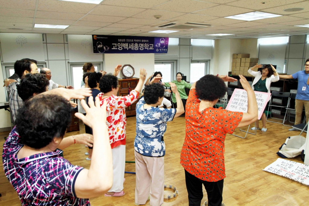 명지병원이 치매 환자가 가족들을 대상으로 운영하는 '백세총명학교 예술치유 프로그램' 현장. /사진=명지병원