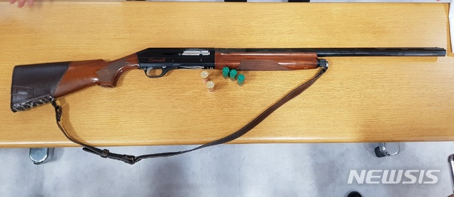 2008년 8월 21일 경북 봉화군에서 범행 당시 김씨가 사용한 엽총./사진=뉴시스