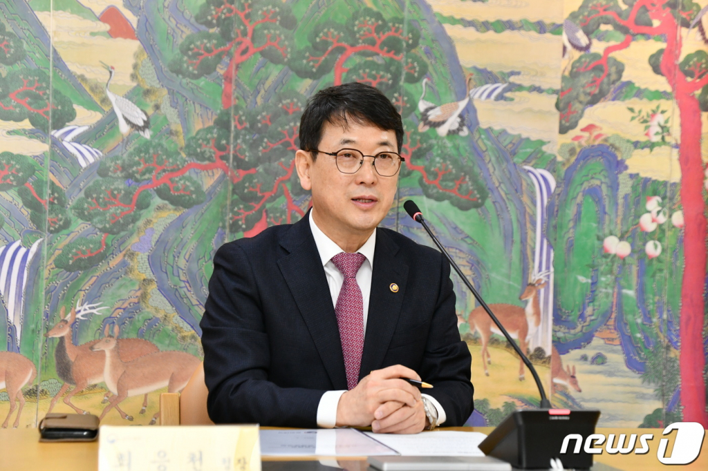 (서울=뉴스1) = 최응천 문화재청장이 28일 오전 서울 종로구 국립고궁박물관에서 개최된 ‘2023년도 규제혁신 주요과제 보고회’에서 인사말을 하고 있다.  (문화재청 제공) 2023.3.28/뉴스1  Copyright ? 뉴스1. All rights reserved. 무단 전재 및 재배포 금지.