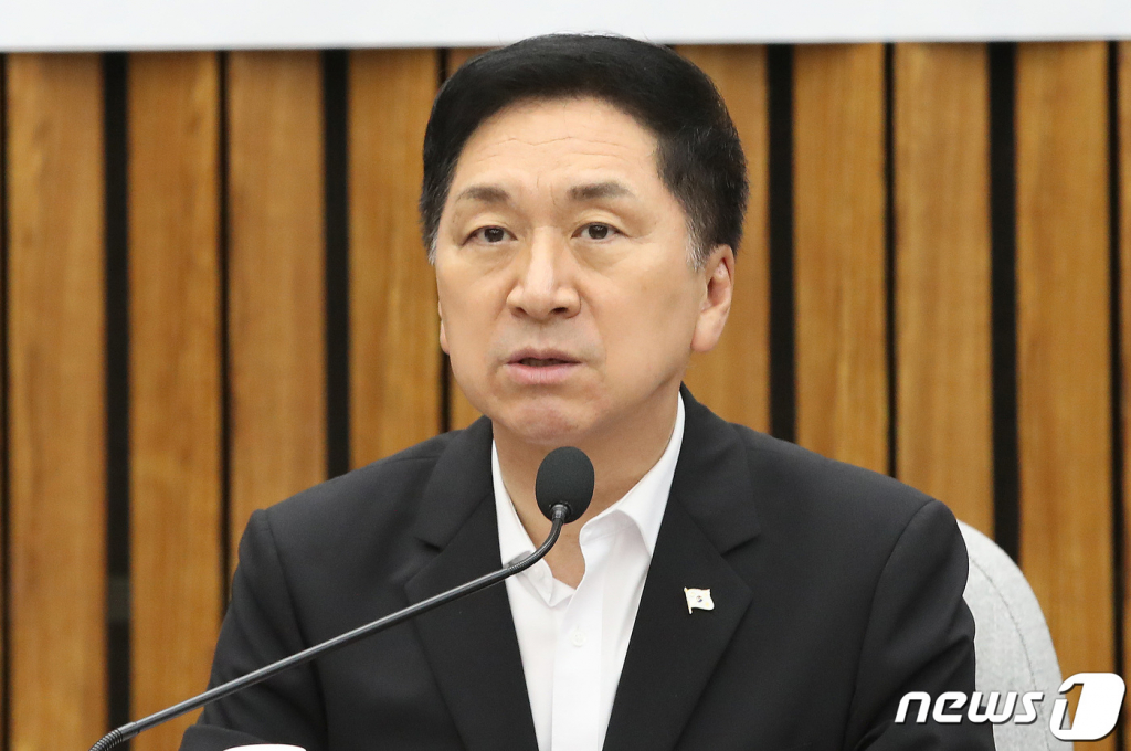 김기현 국민의힘 대표가 18일 오후 서울 여의도 국회에서 열린 농축수산업계 지원 및 문화·예술계 등 소비증진을 위한 청탁금지법 시행령 개정 민·당·정 협의회에서 모두발언을 하고 있다. 2023.8.18/뉴스1  Copyright 