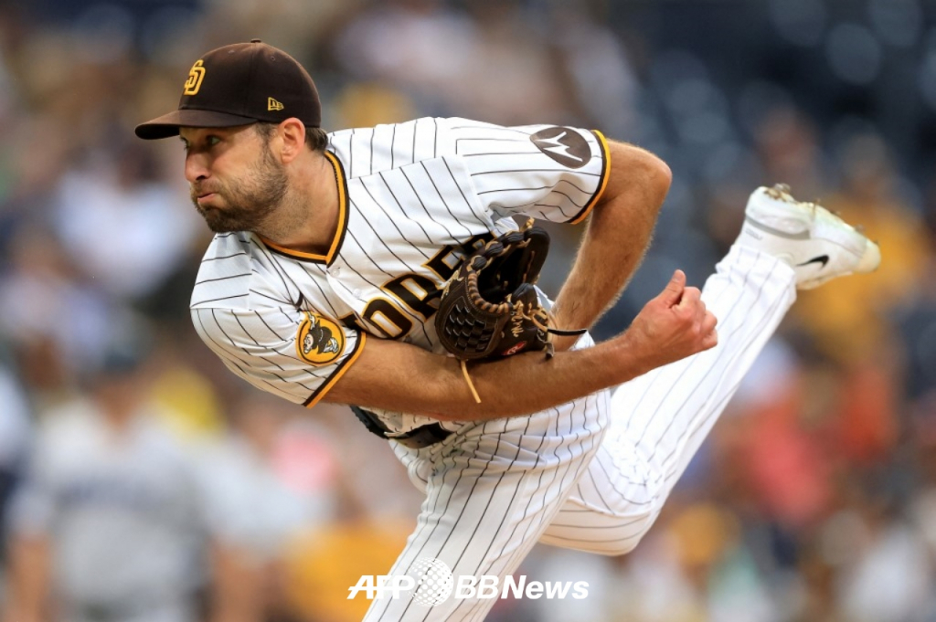 샌디에이고 선발 마이클 와카가 22일(한국시간) 마이애미전에서 역투하고 있다. /AFPBBNews=뉴스1