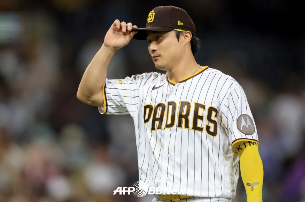 김하성이 22일(한국시간) 마이애미전에서 승리 후 모자를 매만지고 있다. /AFPBBNews=뉴스1