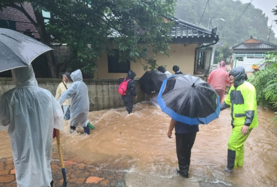 태풍 피해를 입은 강원도 고성의 한 마을 광경./사진=뉴시스