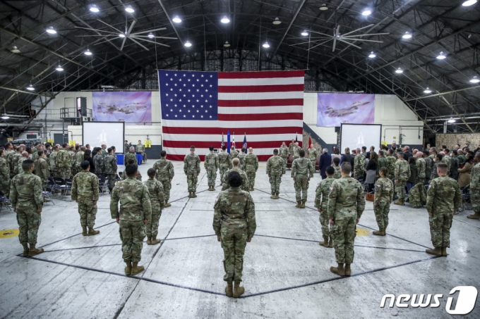 (평택=뉴스1) 사진공동취재단 = 14일 오후 경기 평택시 오산에어베이스에서 주한미군 우주군 창설식이 열리고 있다. 2022.12.14/뉴스1 Copyright (C) 뉴스1. All rights reserved. 무단 전재 및 재배포 금지.