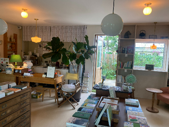 안온한 서점의 전경. 뒤뜰에서 럭키가 잠시 지냈었다./사진=남형도 기자