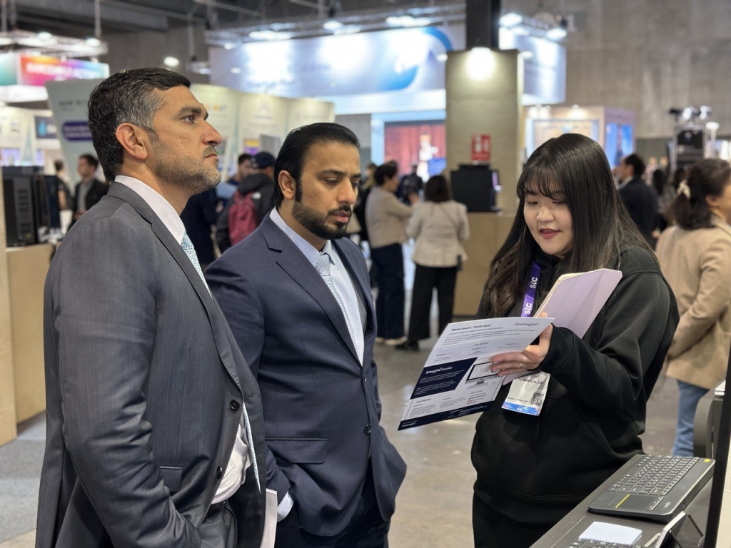 핀인사이트가 지난 2월 스페인 바르셀로나에서 열린 스타트업 박람회 '4YFN'에서 인사이트페이지를 소개했다./사진제공=핀인사이트