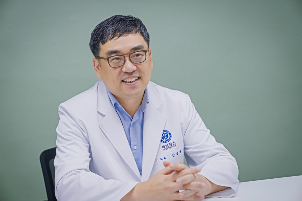 강남세브란스병원 대장항문외과 강정현 교수가 대장암의 주요 증상에 대해 설명하고 있다./사진=강남세브란스병원 