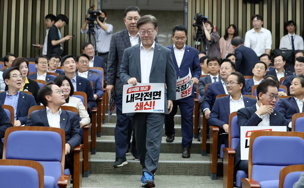 [서울=뉴시스] 이영환 기자 = 이재명 더불어민주당 대표가 8일 오후 서울 여의도 국회에서 열린 의원총회에 참석하고 있다. 2023.09.08.