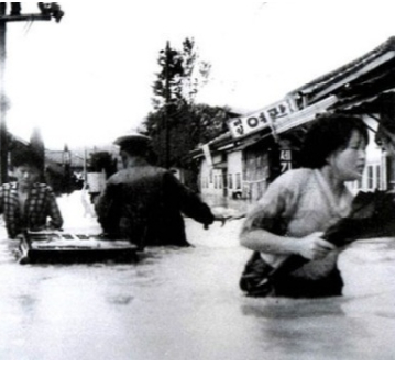 사라 태풍으로 물바다가 된 대구시내.