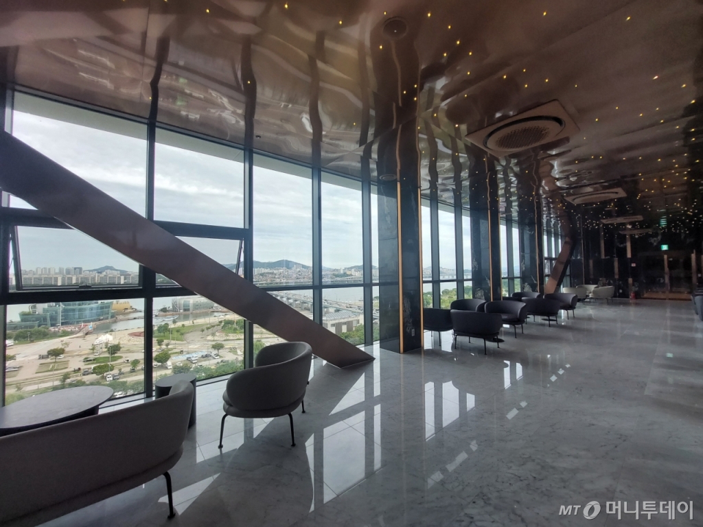 반포 래미안 원베일리 스카이브릿지 /사진=방윤영 기자