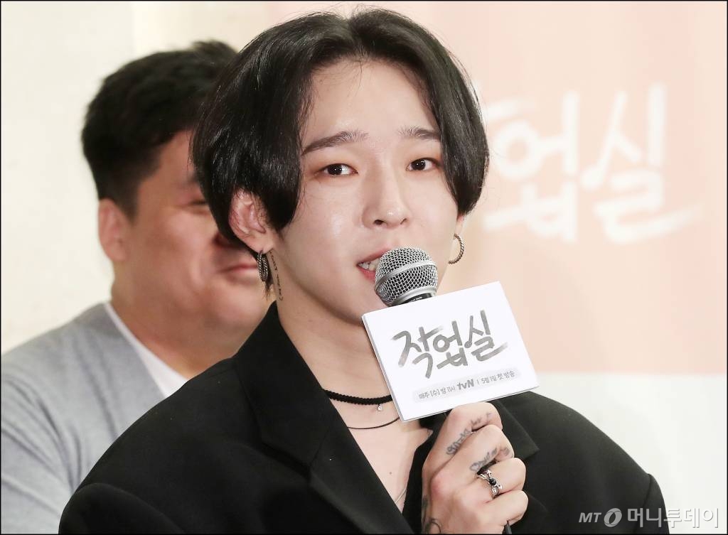 남태현이 서울 마포구 상암동 스탠포드호텔에서 진행된 tvN 예능프로그램 '작업실' 제작발표회에 참석해 인사말을 하고 있다. '작업실'은 열 명의 청춘 남녀 뮤지션들이 함께 생활하며 일어나는 이야기를 담은 리얼리티 프로그램이다. /사진=김창현 기자 chmt@