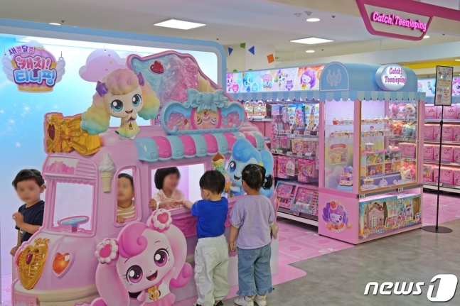 롯데마트 제타플렉스 서울역점 3층 토이저러스 매장 캐릭터전문숍 전경/사진제공=롯데마트