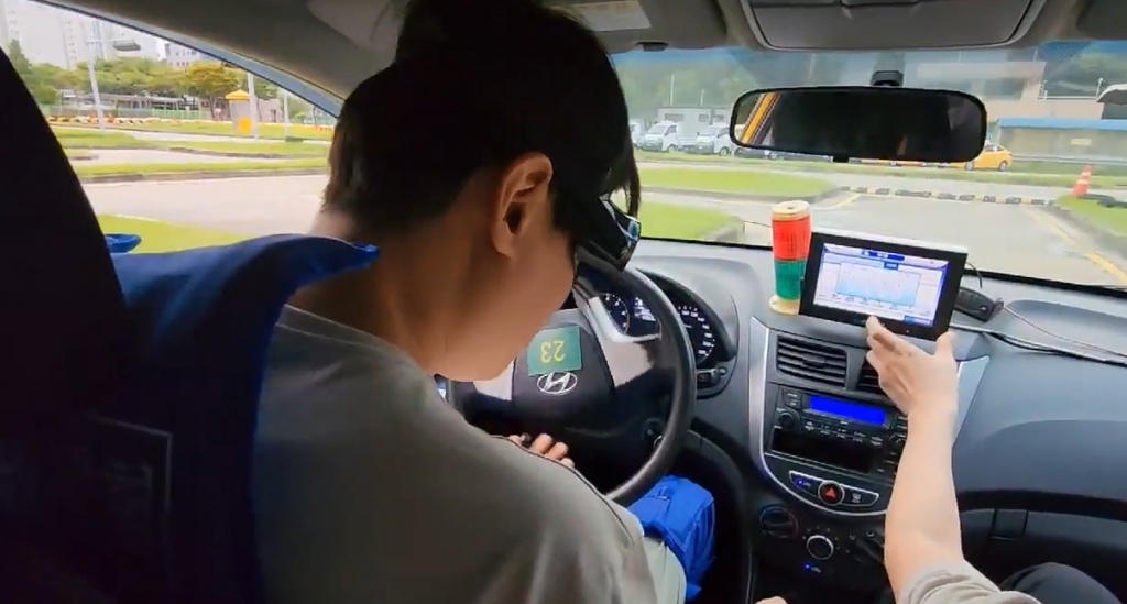 고글을 쓰니 좌우를 살피기가 몹시 어려워졌다. 고개를 자주 숙이고, 두리번거릴 수밖에 없게 되었다./사진=황창식 커뮤니케이션즈 온 과장