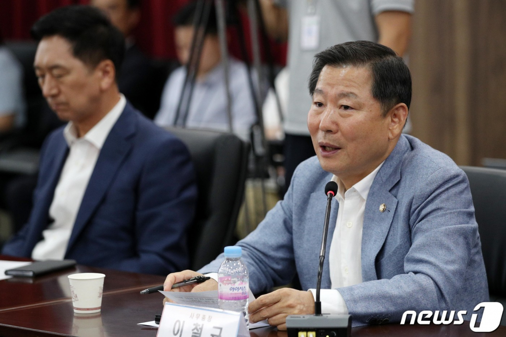 (서울=뉴스1) 국회사진취재단 = 이철규 국민의힘 사무총장이 7일 오후 서울 마포구 서울경찰청 강력범죄수사대에서 열린 '해결사! 김기현이 간다-강력범죄대책 마련 현장방문'에서 발언을 하고 있다. 2023.8.7/뉴스1 Copyright ? 뉴스1. All rights reserved. 무단 전재 및 재배포 금지.
