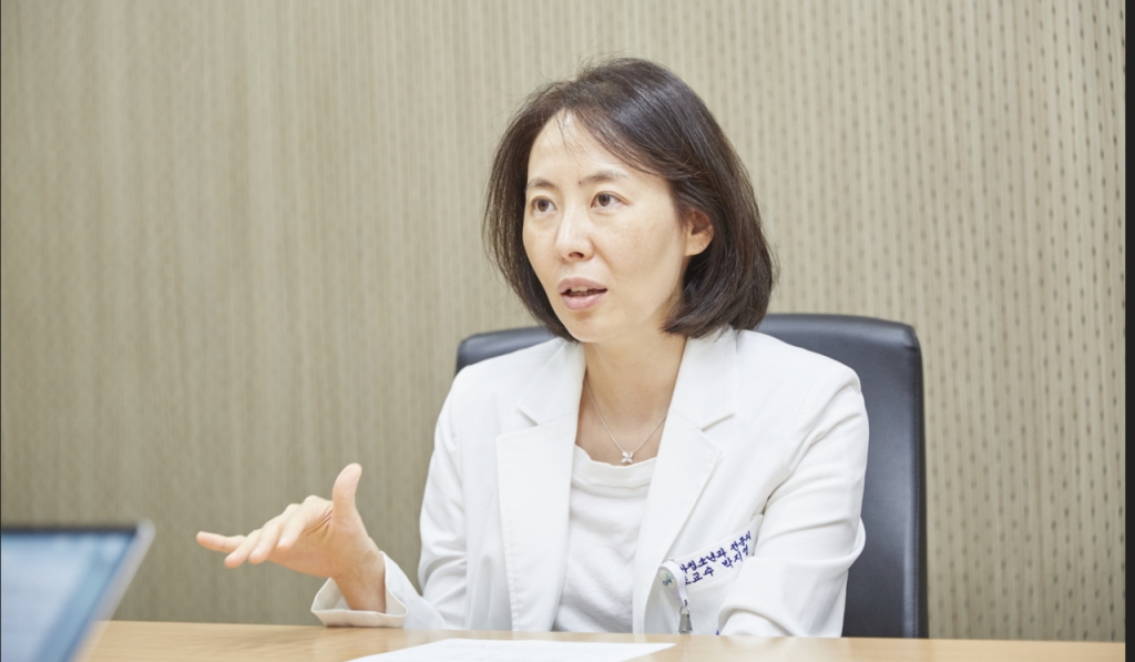 박지영 교수가 항생제 내성균에 대해 설명하고 있다./사진=중앙대병원 