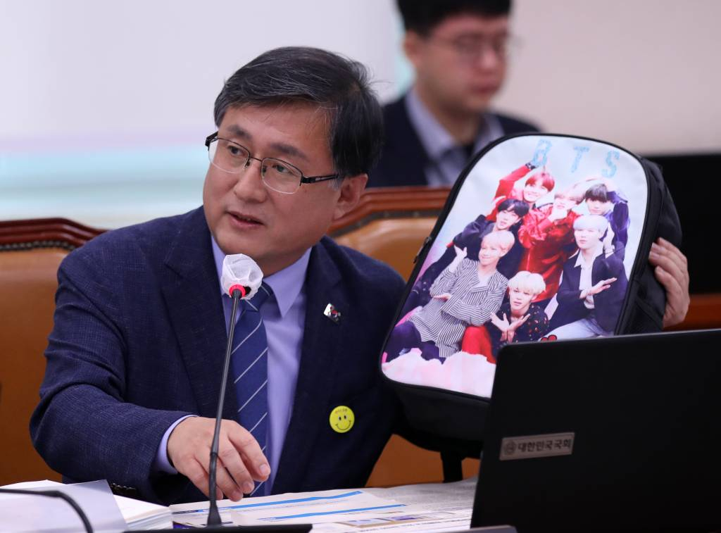 [서울=뉴시스] 고범준 기자 = 김성환 더불어민주당 의원이 13일 오전 서울 여의도 국회에서 열린 산업통상자원중소벤처기업위원회 대한무역투자진흥공사 등에 대한 국정감사에서 질의를 하고 있다. 2023.10.13.