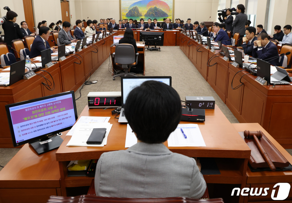 (서울=뉴스1) 송원영 기자 = 박민식 국가보훈부 장관이 13일 서울 여의도 국회 정무위원회에서 열린 국가보훈부 등에 대한 국정감사에서 의원질의에 답변하고 있다. 2023.10.13/뉴스1  Copyright ? 뉴스1. All rights reserved. 무단 전재 및 재배포,  AI학습 이용 금지.