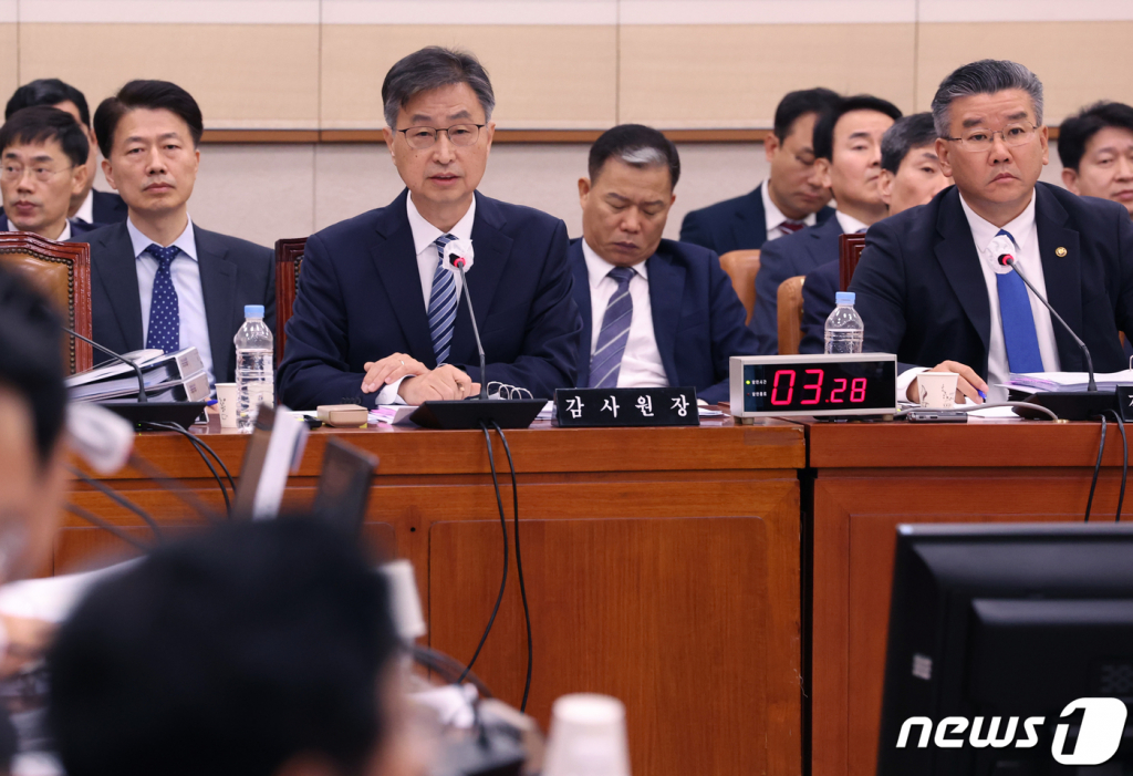 최재해 감사원장이 13일 서울 여의도 국회에서 열린 법제사법위원회 국정감사에서 의원들의 질의에 답변하고 있다. 2023.10.13/사진=뉴스1  