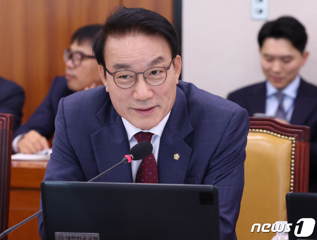 (서울=뉴스1) 송원영 기자 = 서일준 국민의힘 의원이 10일 서울 여의도 국회에서 열린 국토교통위원회 국정감사에서 질의를 하고 있다. 2023.10.10/뉴스1  Copyright ? 뉴스1. All rights reserved. 무단 전재 및 재배포,  AI학습 이용 금지.