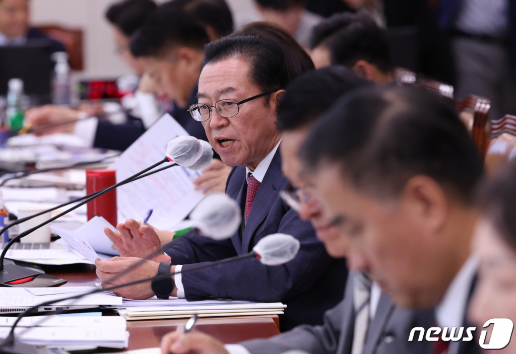 (서울=뉴스1) 송원영 기자 = 이종배 국민의힘 의원이 10일 서울 여의도 국회에서 열린 산업통상자원중소벤처기업위원회 국정감사에서 질의를 하고 있다. 2023.10.10/뉴스1  Copyright ? 뉴스1. All rights reserved. 무단 전재 및 재배포,  AI학습 이용 금지.