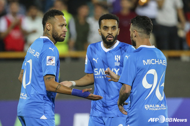 네이마르(왼쪽). /AFPBBNews=뉴스1