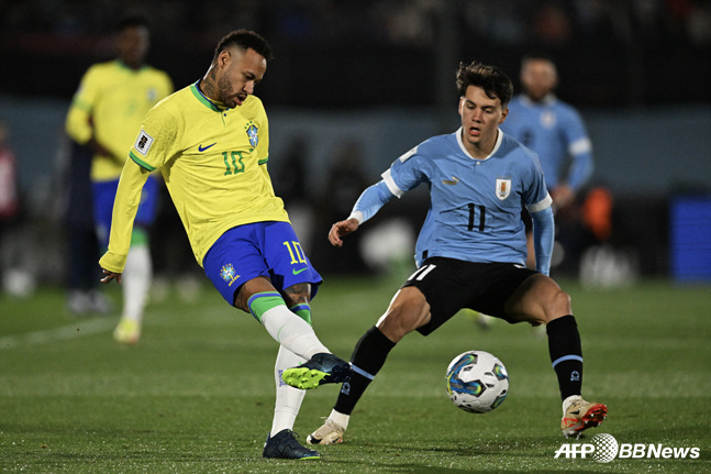 네이마르(왼쪽). /AFPBBNews=뉴스1