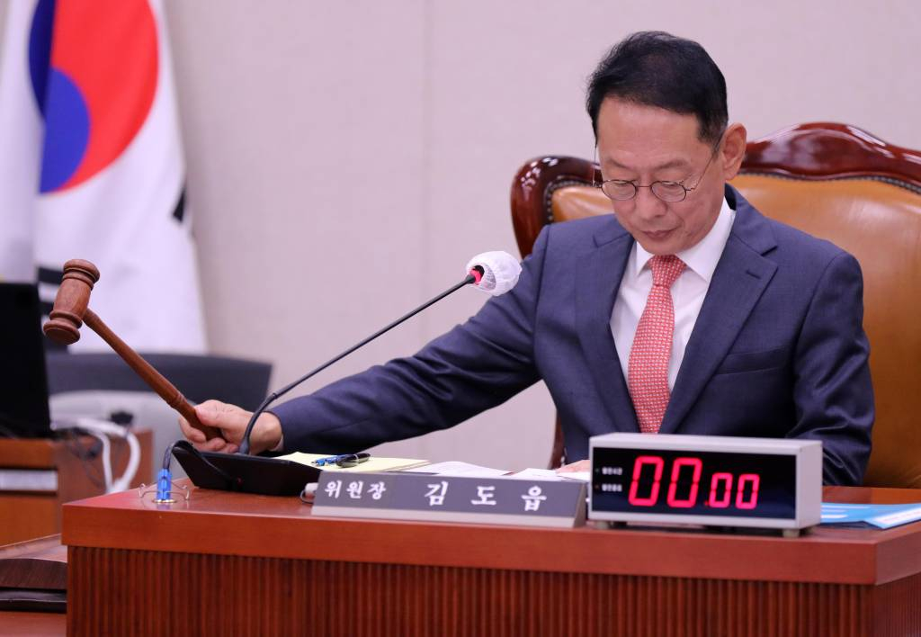 김도읍 법제사법위원회 위원장이 19일 오전 서울 여의도 국회에서 열린 법제사법위원회의 법제처에 대한 국정감사에서 의사봉을 두드리고 있다. /사진=뉴시스