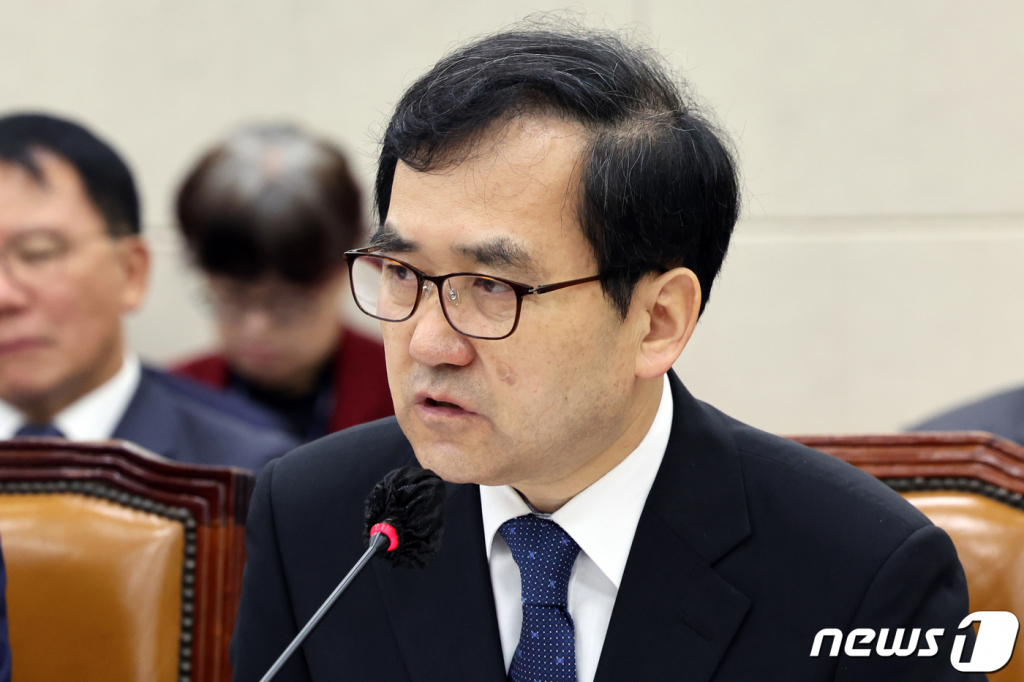 (서울=뉴스1) 황기선 기자 = 이재태 한국보건의료연구원 원장이 19일 서울 여의도 국회에서 열린 보건복지위원회의 한국보건산업진흥원 등에 대한 국정감사에서 의원 질의에 답하고 있다. 2023.10.19/뉴스1  Copyright ? 뉴스1. All rights reserved. 무단 전재 및 재배포,  AI학습 이용 금지.