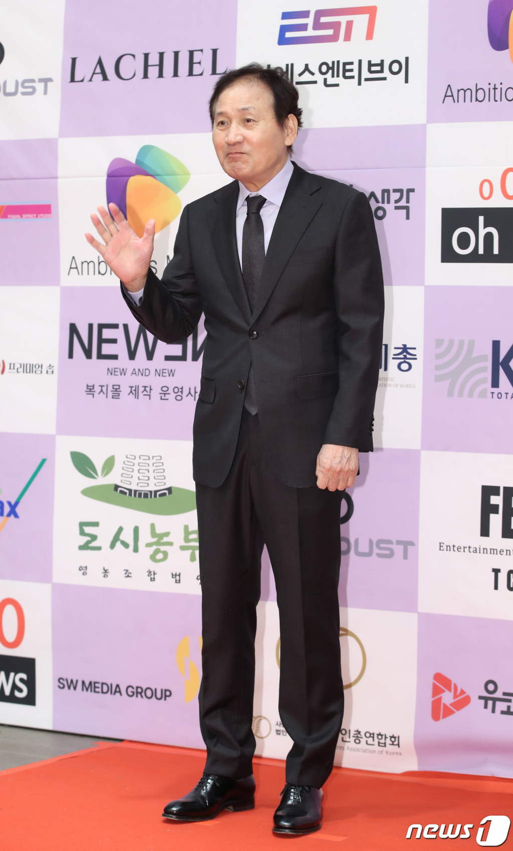 (서울=뉴스1) 권현진 기자 = 배우 안성기가 19일 서울 강남구 엘리에나호텔에서 열린 ‘제43회 황금촬영상시상식’에서 포즈를 취하고 있다. 2023.10.19/뉴스1  Copyright ? 뉴스1. All rights reserved. 무단 전재 및 재배포,  AI학습 이용 금지.