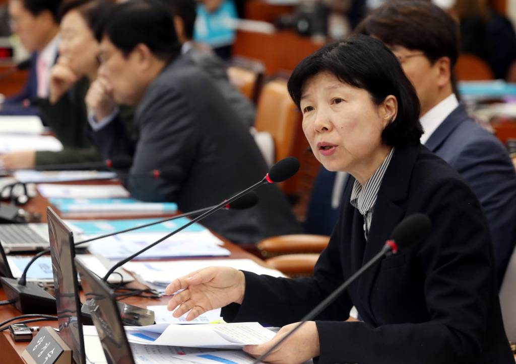 [서울=뉴시스] 조성봉 기자 = 양정숙 무소속 의원이 11일 오전 서울 여의도 국회에서 열린 정무위원회 국정감사에서 질의를 하고 있다. 2023.10.11.