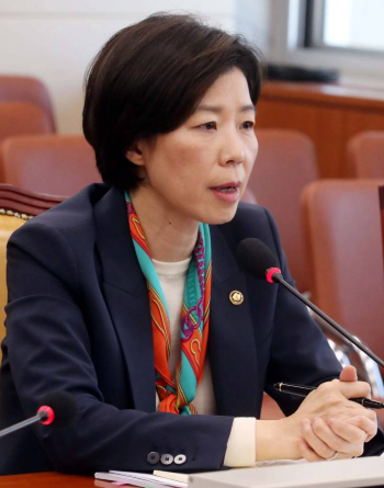 조성경 과기부 1차관이  5일 오후 서울 여의도 국회에서 열린 과학기술정보방송통신위원회 안건조정위원회에서 의원들의 질의에 답변하고 있다. / 사진=뉴시스