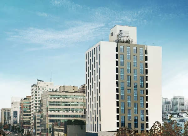 홈즈컴퍼니와 ICG가 매입하는 '홀리데이 인 익스프레스호텔 수원 인계점'. 홈즈와 ICG는 지난 20일 소유권 이전 작업을 완료하여 3천억원 코리빙 부동산 펀드의 첫 매입을 끝마쳤다./사진제공=홈즈컴퍼니