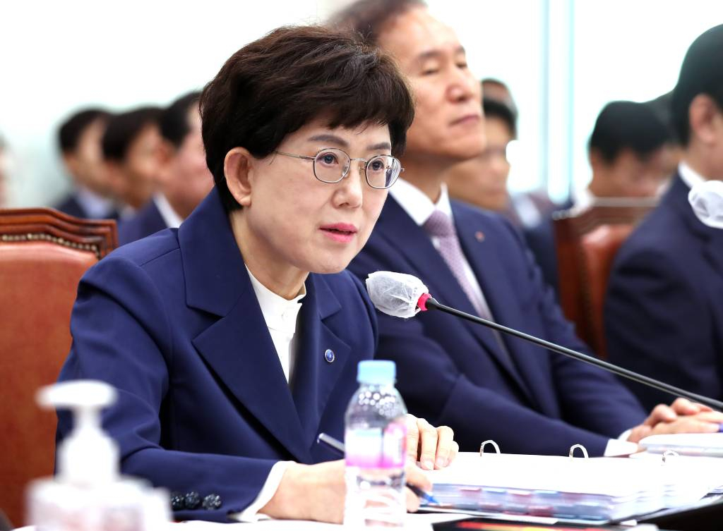 [서울=뉴시스] 이영환 기자 = 최연혜 한국가스공사 사장이 24일 오전 서울 여의도 국회에서 열린 산업통상자원중소벤처기업위원회 국정감사에서 의원들의 질의에 답하고 있다. 2023.10.24.