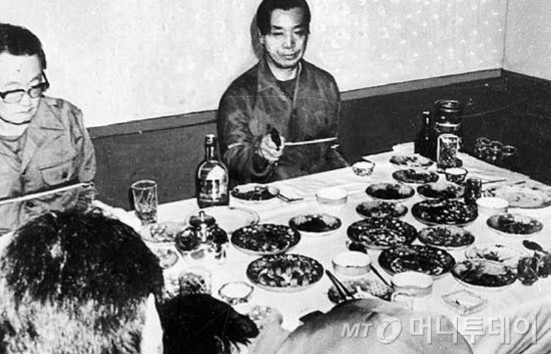 10·26사태 현장검증을 하는 김재규 전 중앙정보부장/사진=머니투데이 DB