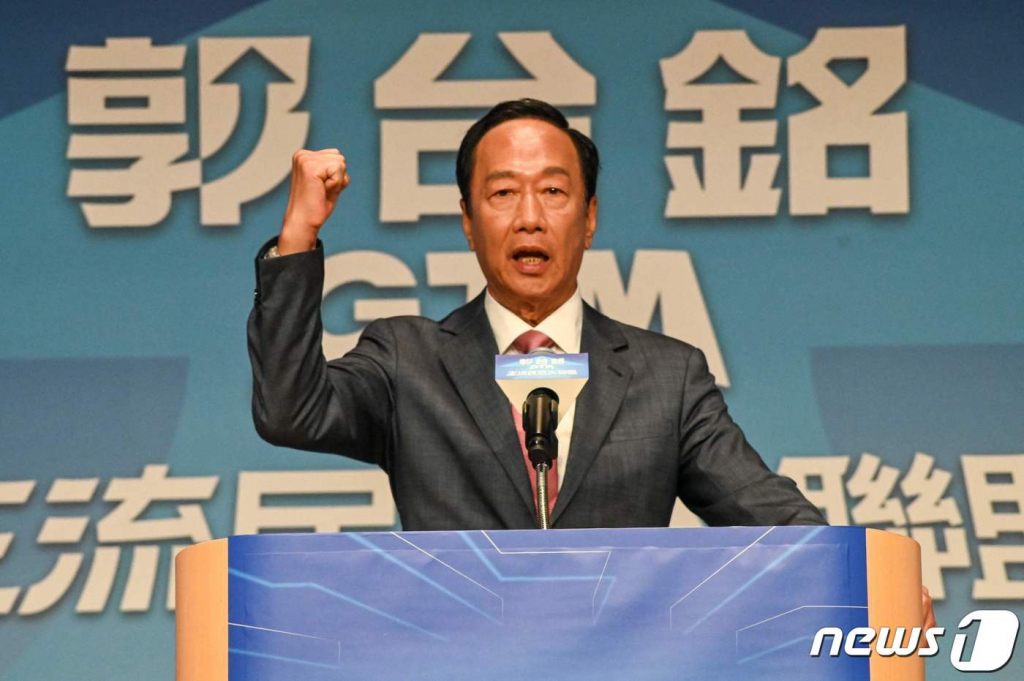 (타이베이 AFP=뉴스1) 우동명 기자 = 궈타이밍 폭스콘 창업자가 28일 (현지시간) 대만 타이베이 장룽파기금회 건물에서 기자회견을 갖고 내년 총통 선거에 무소속으로 출마하겠다고 밝히고 있다. 2023.8.29  ⓒ AFP=뉴스1  Copyright ? 뉴스1. All rights reserved. 무단 전재 및 재배포 금지.